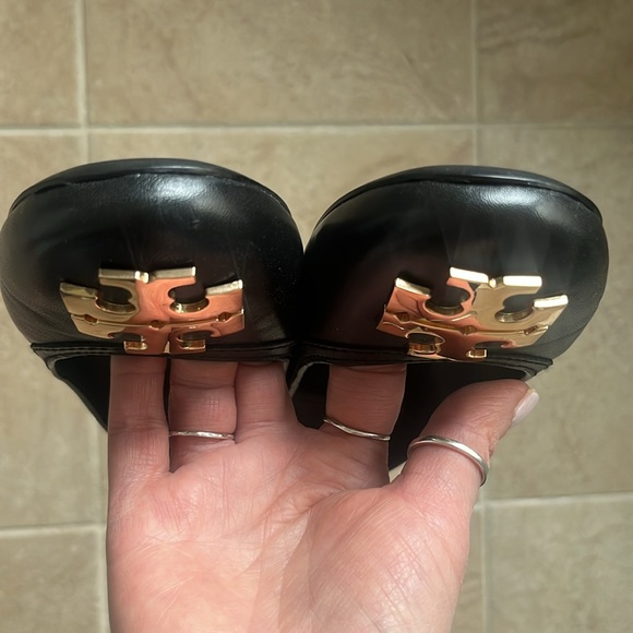 Tory Burch Black Leather Ballet Flats with large Golden Logo - Picture 8 of 12